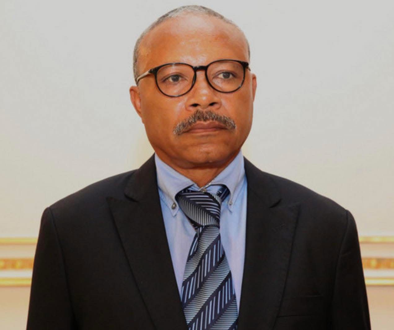 Ministro da Defesa: Lúcio Gonçalves Amaral