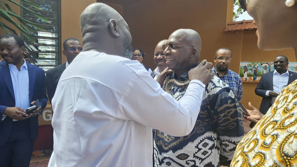 Em OUIDAH, Benin: Ministro Téte António mergulha na espiritualidade VOUDOU dos ancestrais